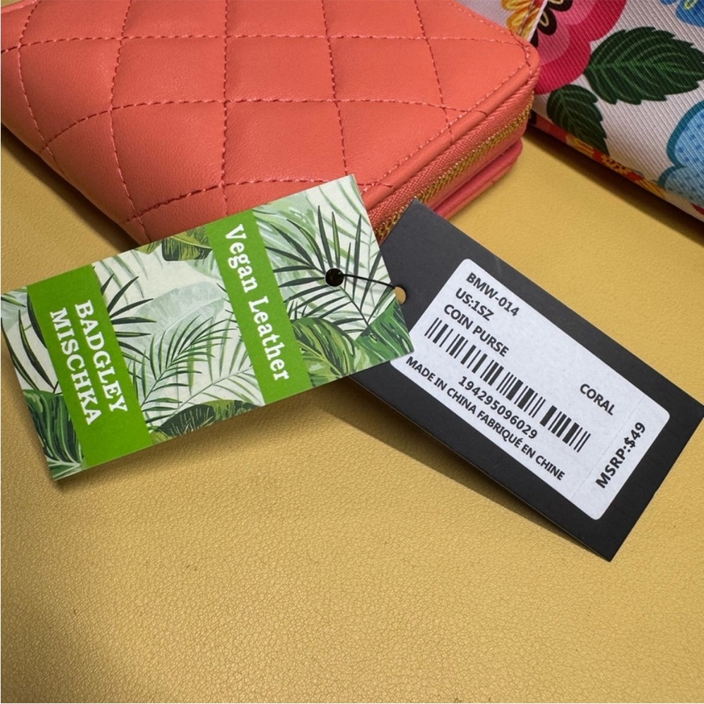 Badgley Mischka Coral Quilted
Women's Wallet NWT - Picture 9 of 10